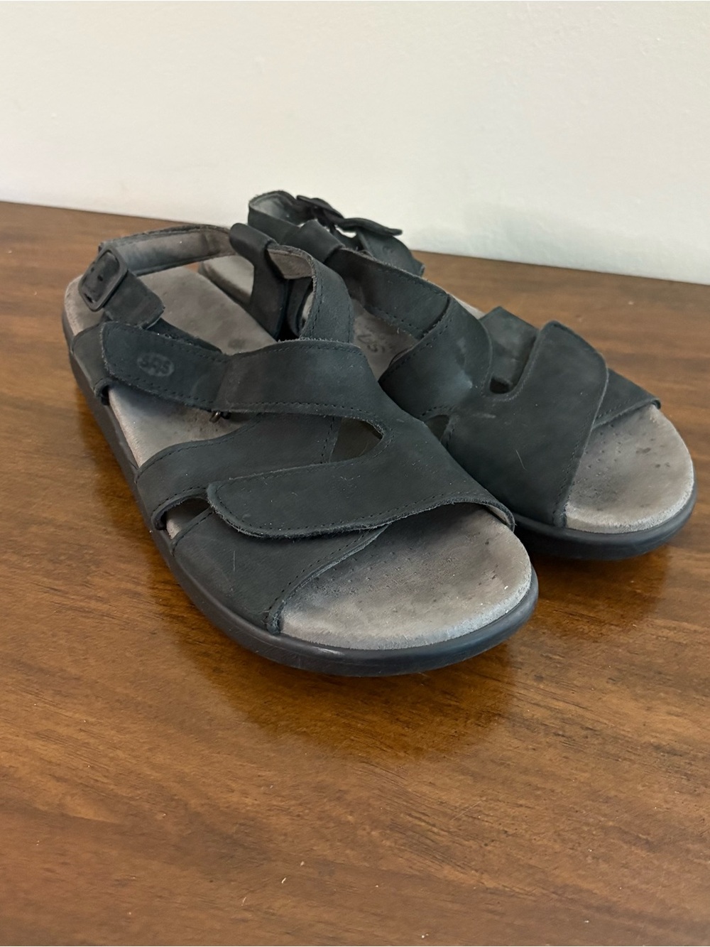 SAS Huggy Black Leather Cross Strap Comfort Sandals Women’s Size 9M Made in USA